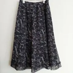 レリアン　黒系花柄フレアスカート