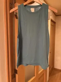 リーボック ノースリーブ タンクトップ 緑、