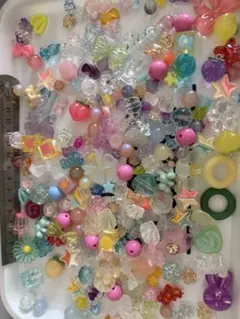 【DIYまとめ売り】カラフルなデコレーションパーツセット　穴あり