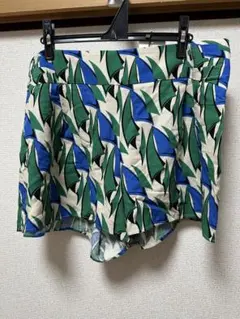 Zara 花柄ショートパンツ