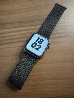 Apple Watch Nike SE（GPSモデル）- 40mmスペースグレイ