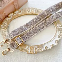残りわずか☆スマホショルダーストラップ／インド刺繍／ハンドメイド／ライトパープル