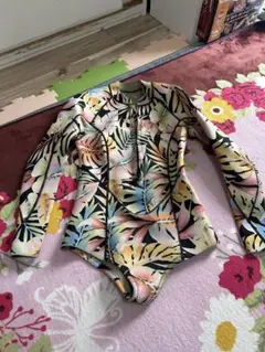 Billabong フローラル長袖ボディスーツ