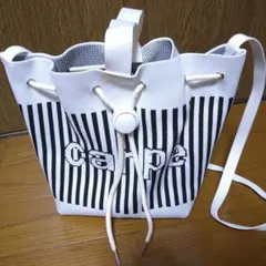 D.KELLY ニット巾着 ショルダーバッグ ストライプ ホワイト ブラック