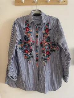 未使用　ZARA WOMAN 刺繍入りストライプシャツ