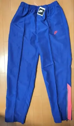 新品タグ付きナイキパンツ