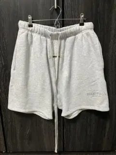 ESSENTIALS グレー ショートパンツ
