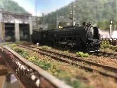 HOゲージ車両展示用ジオラマレンガアーチ橋のある山岳風景（車両は
