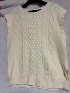 アイボリー ケーブルニット ノースリーブ