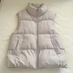GU ライトグレー ダウンベスト