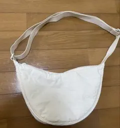 ユニクロ　ラウンドミニショルダーバッグ