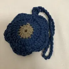 ネイビー花型　編み物チャーム ワイヤレスイヤホンケースカバー　小物入れ