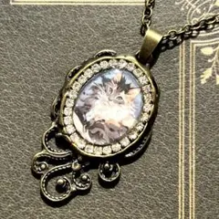 一点限り　猫のネックレス　アラベスク枠　ノルウェイジャンフォレストキャット