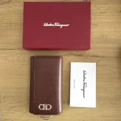 Salvatore Ferragamo ブラウンキーケース