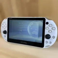 PS Vita PCH-2000本体 ホワイト【8GBメモリーカード付き】