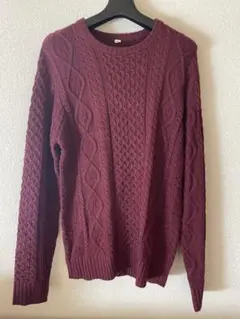 バーガンディ ケーブルニットセーター