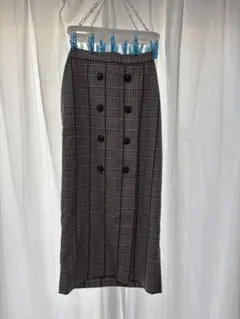 N. タイトスカート