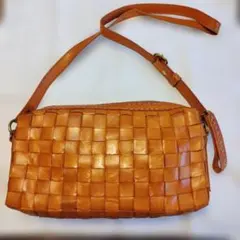 robita ロビタショルダーバック　斜め掛け　編み込みショルダー　本革