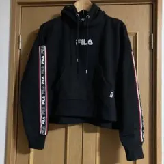 FILA ブラック クロップドパーカー Fサイズ