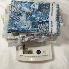 ②リバティ　タナローン　小さな　はぎれ　花柄　80g