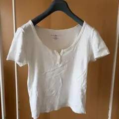 Brandy Melville ヘンリーネック Tシャツ ホワイトのサムネイル