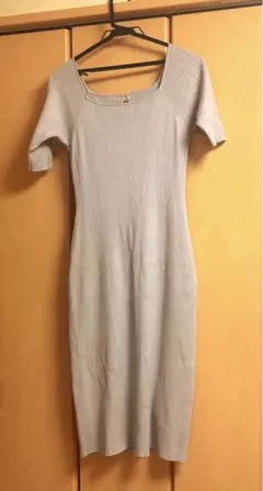 プロポーションボディ水色ワンピース