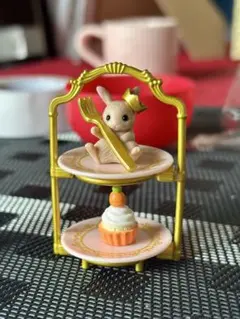 うさぎ洋菓子本舗2 ケーキスタンド ベージュうさぎ ガチャ ミニチュア