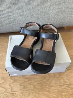 unstructured by Clarks サンダルのサムネイル