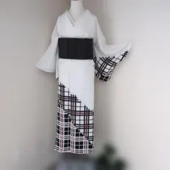【三花】洗える着物　単衣　ステージ衣装　舞台衣装　白　リサイクル　リユースのサムネイル