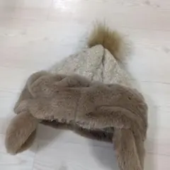 新品♥estaベージュ ポンポン付き ニット帽 耳あて付き