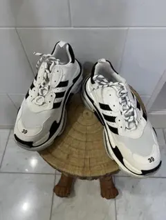 BALENCIAGA✖️adidas Triple S スニーカー 39のサムネイル