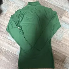 緑色 長袖シャツ