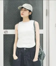 KBF クロップドタンクトップ オートミールのサムネイル