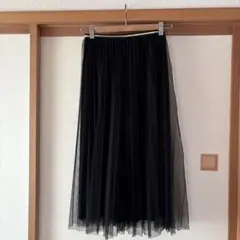 黒のチュールプリーツスカート