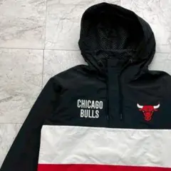 NBA　ブルズ　ナイロンジャケット　ハーフジップ　メンズ　M　ブラック　レッド