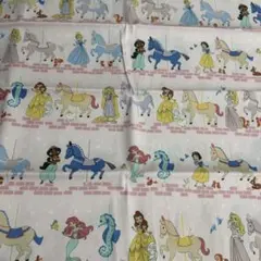 ディズニープリンセス 回転木馬柄 生地 はぎれ　約110㎝巾×50㎝