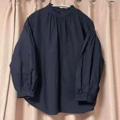 earthネイビー　フリル付き長袖ブラウス