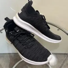 PUMA ブラック スニーカー　中古美品