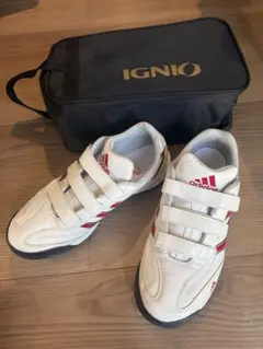 アディダス トレーニングシューズ