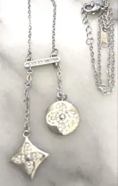 新品未使用LVフラワーモチーフネックレス シルバーSALE❣️のサムネイル