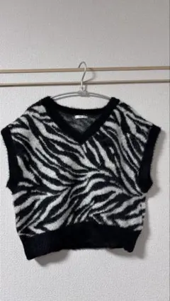 ゼブラ柄 Vネック ニットベスト