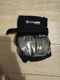 【美品】Pacsafe 55ℓ 盗難防止ワイヤーネット 置き引き対策に！ 荷物をまるっと包んで守る金属製メッシュ