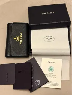 保証書付き】20日まで値下げ！PRADA レザーキーケース ブラック/ピンク