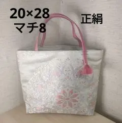 帯リメイクバッグ　正絹　薄いグレー地　銀　ピンク　紫色　華紋様　刺繍のサムネイル