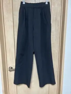 スラックス　チャコールグレー　パンツ　ズボン