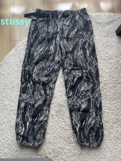 Stussy 迷彩柄 ジップ付きパンツ Stussy 迷彩柄 ジップ付きパンツ