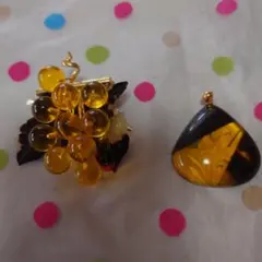 ブドウブローチと花模様ペンダントセット