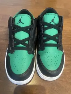 Jordan グリーン ブラック スニーカー
