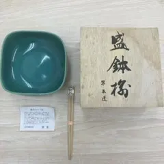 緑色の陶器 茶碗 箸付き
