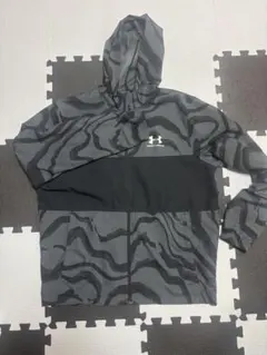 Under Armour 迷彩柄ウィンドブレーカー